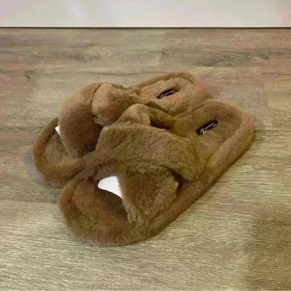 NIB Seven7 Tan Beige Brown Kiki Fuzzy Soft Slipper Lounge Sandals Women’s Size 8 - Picture 1 of 6